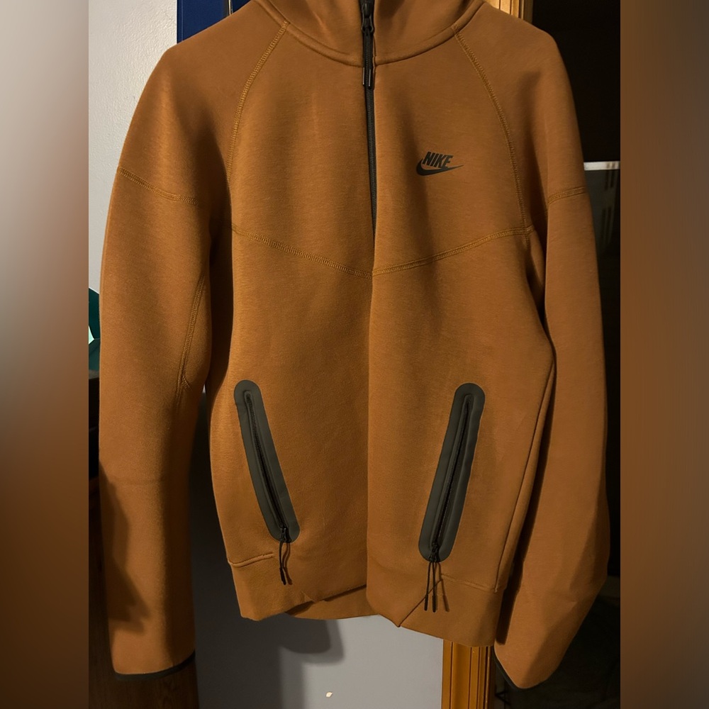Nike NEW tech zip up. Size small. Perfect!
